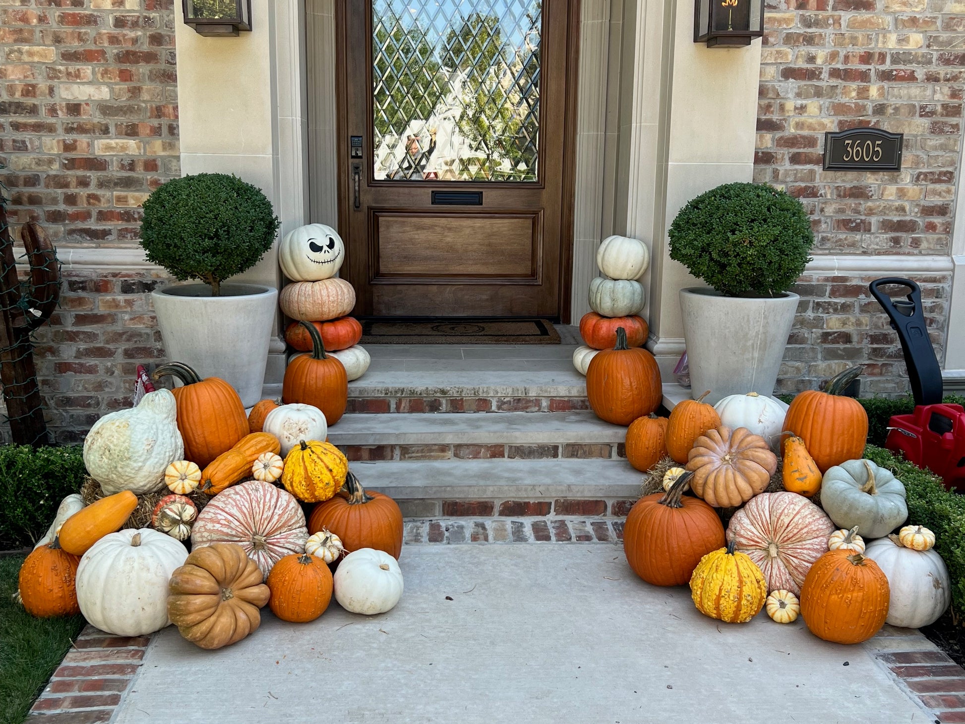 Custom porch pumpkin décor in Highland Park, TX – premium pumpkin packages, painted pumpkins, and full-service delivery from The Pumpkin Guys DFW.